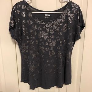 Short sleeved shirt with silver leopard design